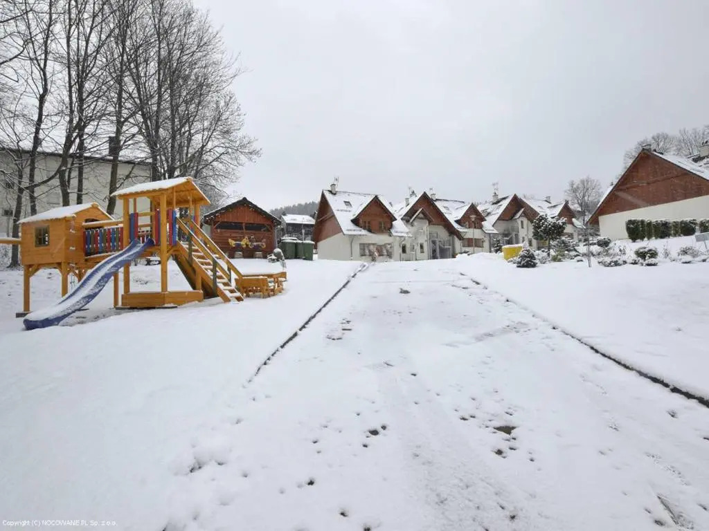 Domek Karpatka 2 przy wyciągu narciarskim 4 pokoje dwie łazinki