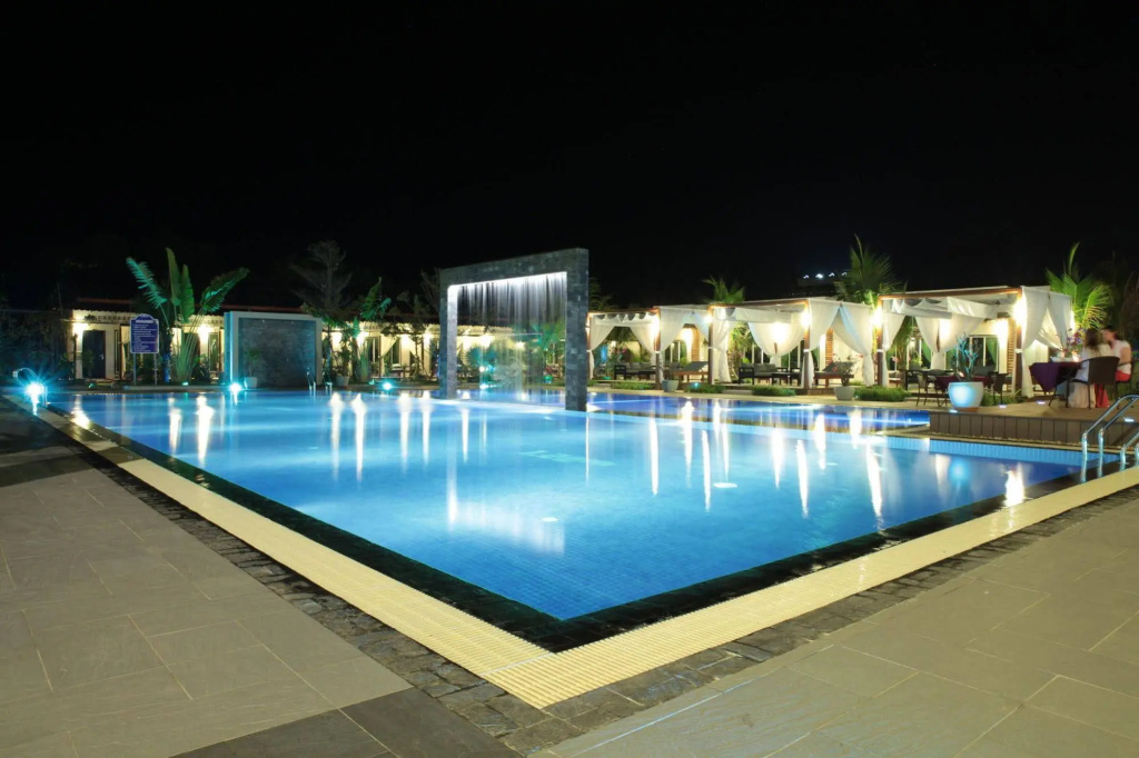 Twin Palms Resort