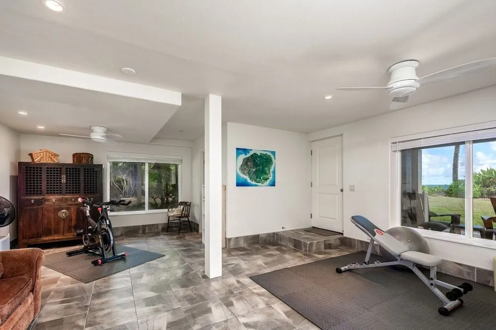 King Hale 4 Bedroom Home by RedAwning