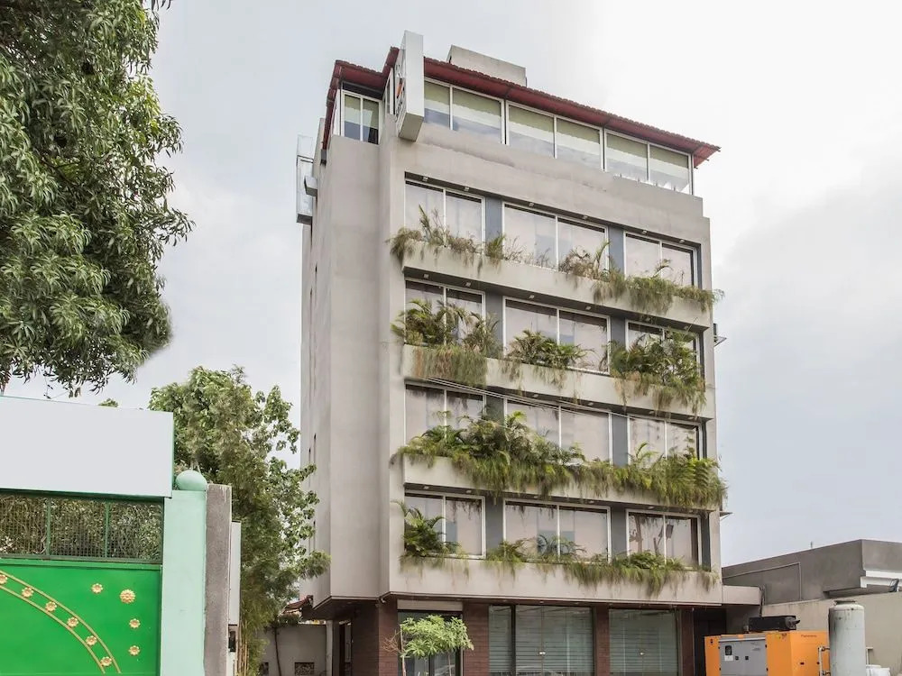 Vaccinated Staff- Capital O 15445 Hotel Sheekhar Inn