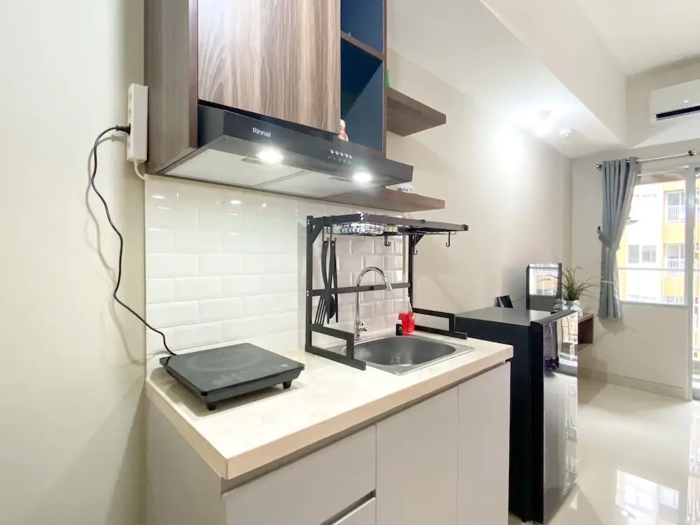 Modern Look Studio Room at LRT City Jatibening Apartment