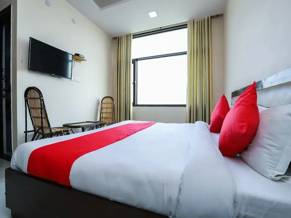 OYO 24901 Achi House