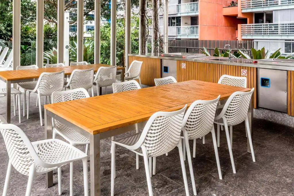 Chic Inner City Position 2 bedroom apartment with Parking By Serain Residences