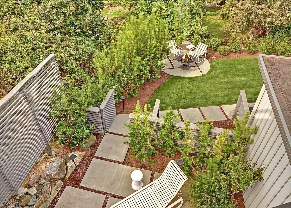 West Seattle Suite Shagalicious Studio Apartment with Balcony