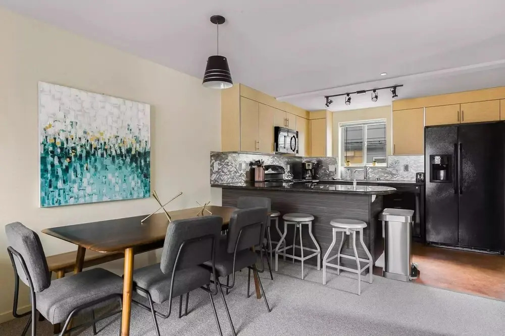 Seattle: U District Retreat Free Parking 3 Bedroom Home by RedAwning