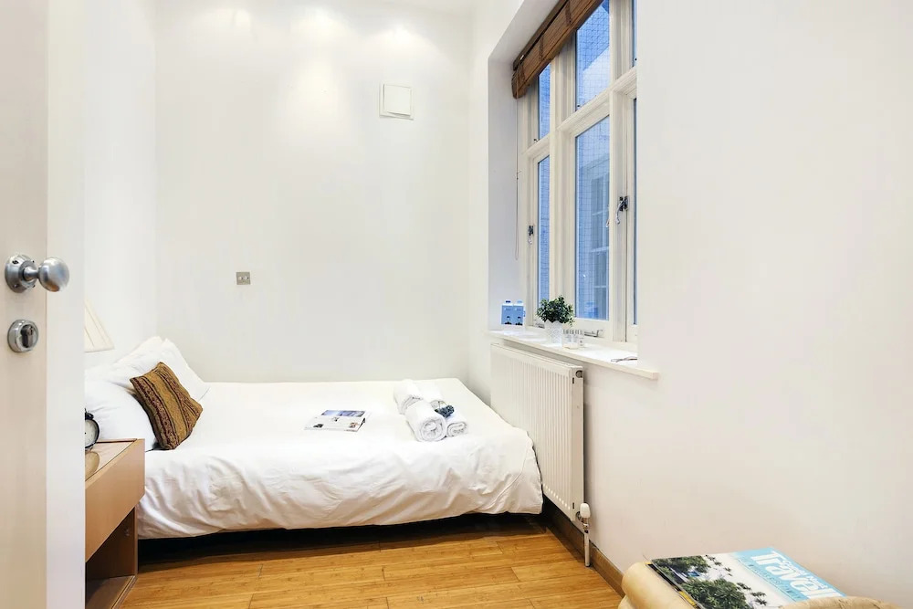 The Cheniston Gardens Abode - IA01
