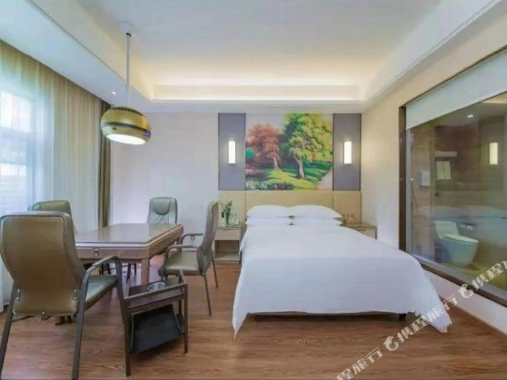Yicheng Lanbowan Hotspring Holiday Hotel