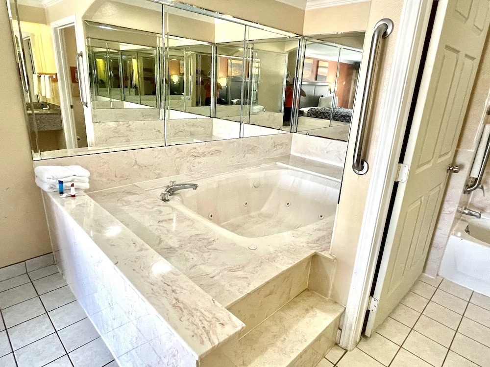 Luxury Inn Liberty