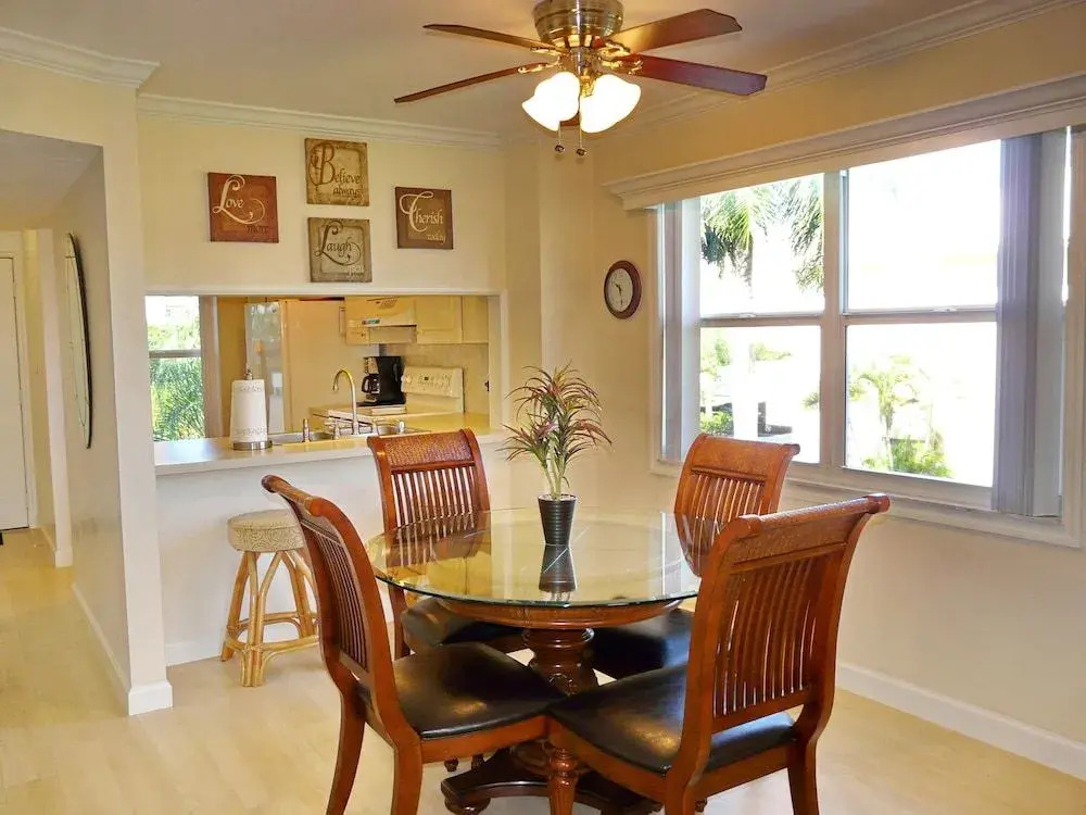 Bright Condo in Community With Pool/steps to Beach