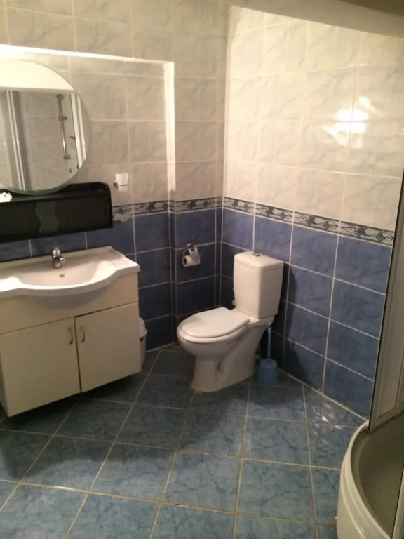Delightful Apartment Sleeps 8 Great Location
