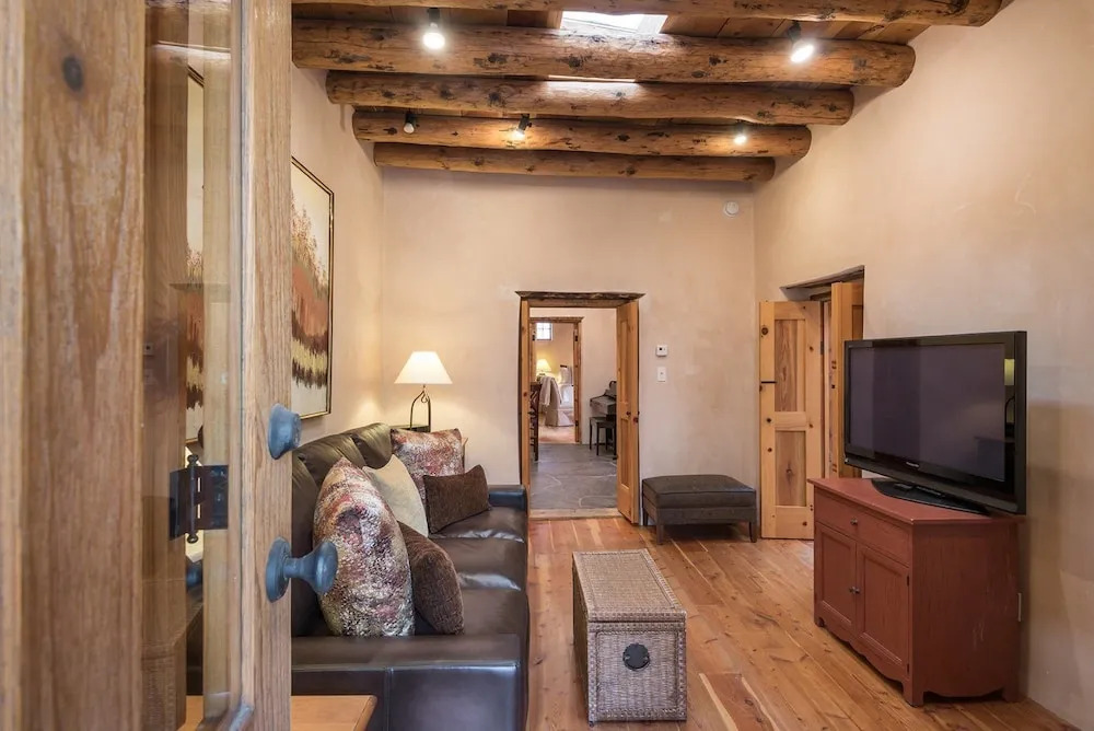 Corazon - Historic Luxury, Just Blocks to the Plaza, Excellent Outdoor Space