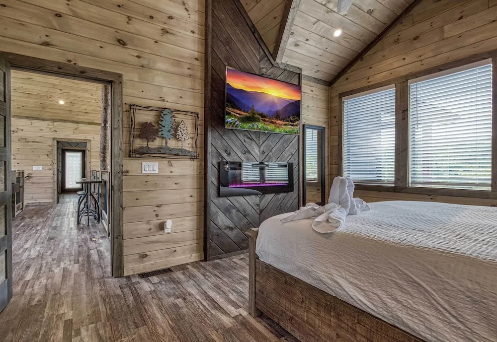 Luxury Sevierville Cabin w/ Private Hot Tub!