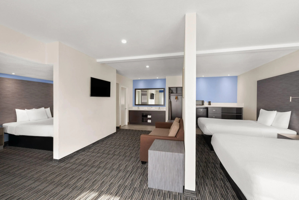 Travelodge Inn & Suites by Wyndham Anaheim on Disneyland Dr