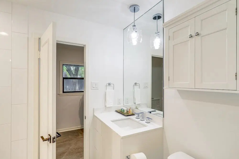 Spacious Houston Home w/ Pool - Near The Galleria!