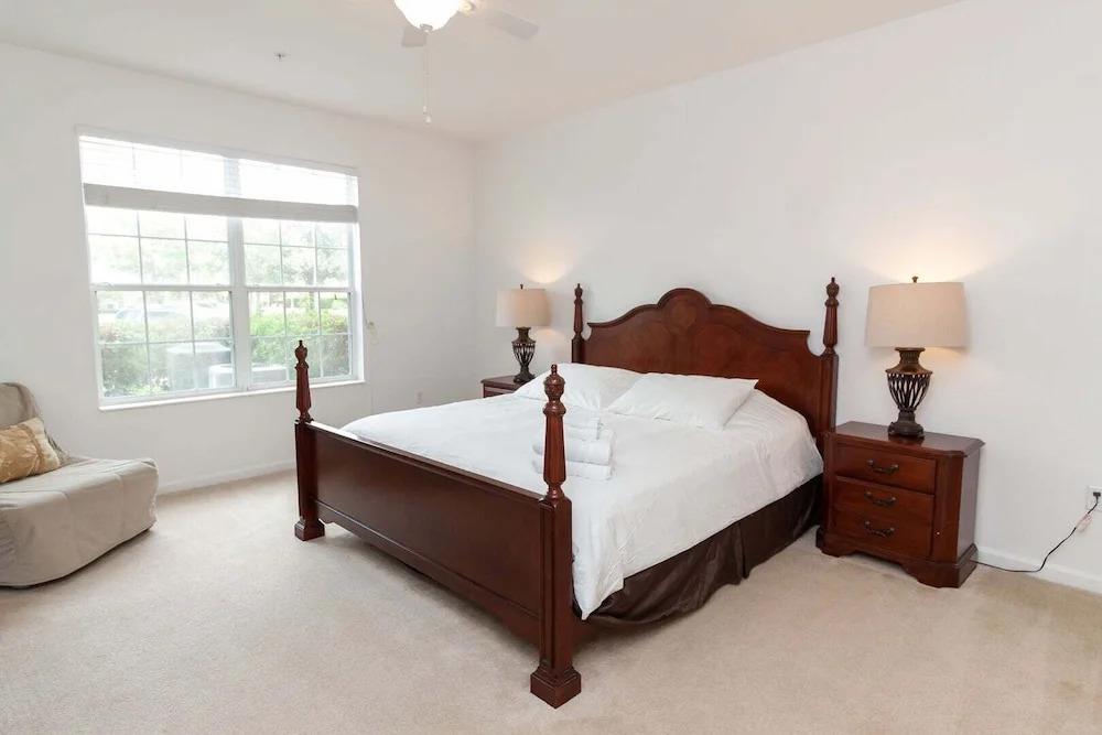 Condo 5min-universal Spacious Condo Vc101