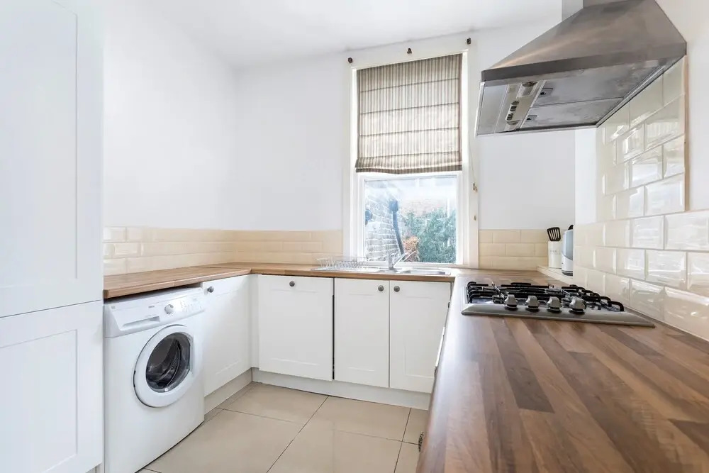 Traditional Chelsea Maisonette With 2 Bedrooms and Wonderful Views of the River