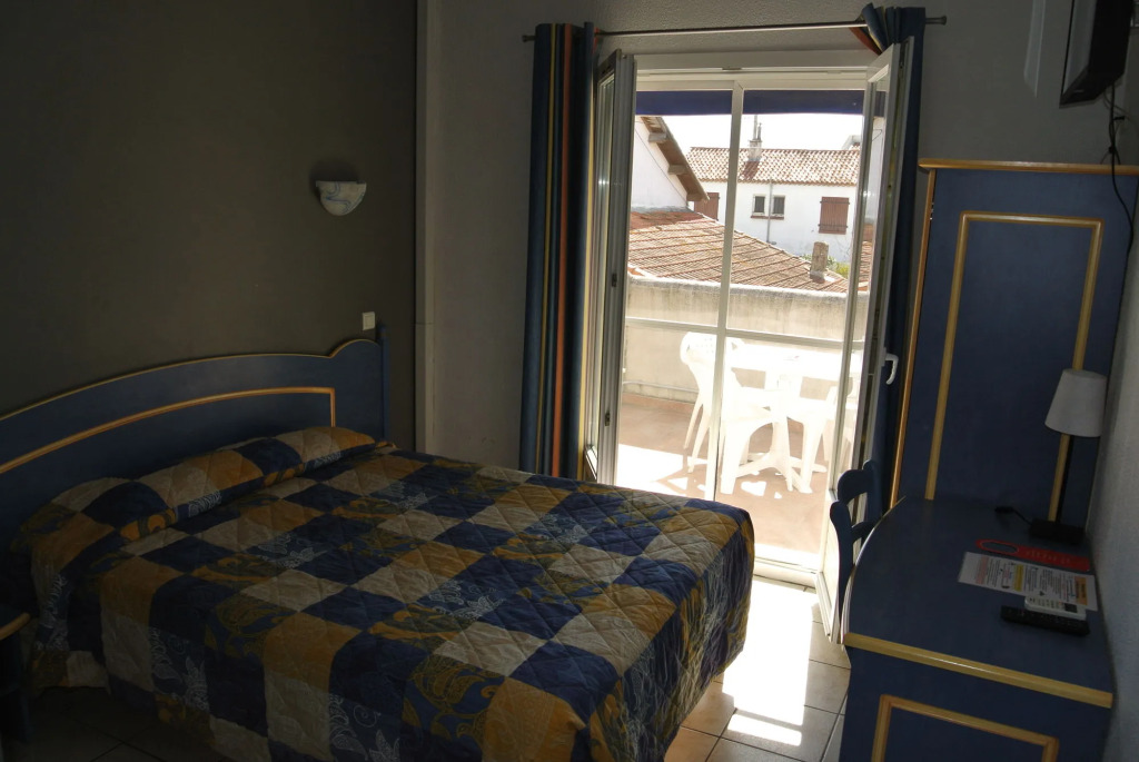 Hotel Les Palmiers En Camargue