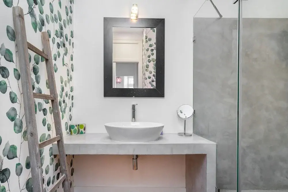 Luxurious Art Deco 3 Br