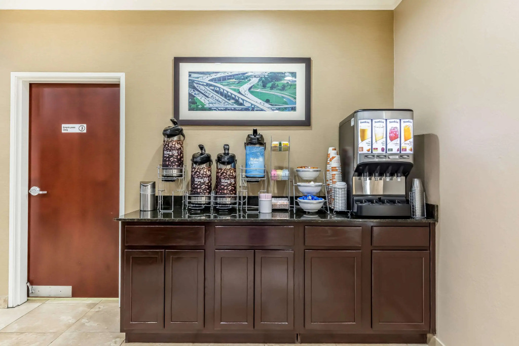 Comfort Suites Houston IAH Airport - Beltway 8