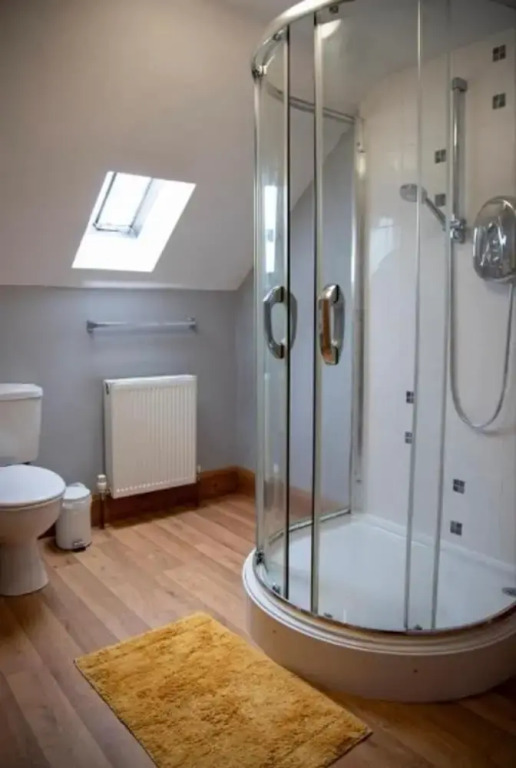 4 Bed - Sleeps 10 - Pets - Parking - Games Room