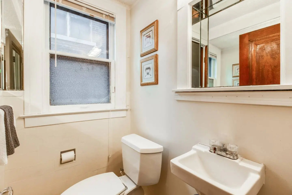 Glamorous Green Beauty in the Heart of University District 15min to Downtown