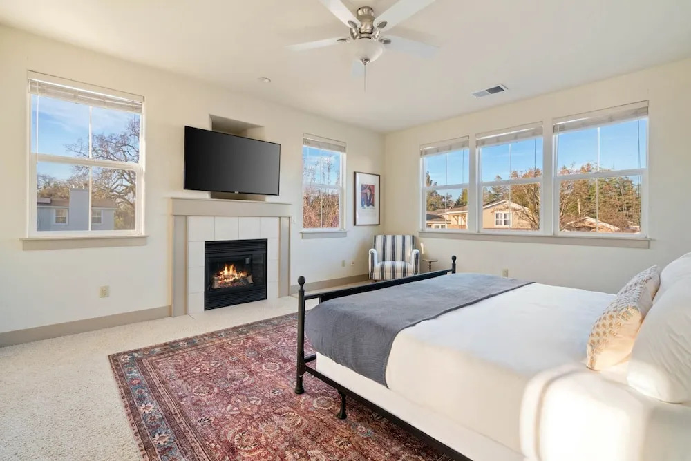 Fiano by Avantstay Centrally Located Haven w/ Stunning Courtyard & Pool Table