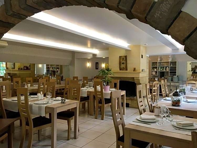 Hôtel Restaurant Le Relays du Chasteau - Logis Hôtel