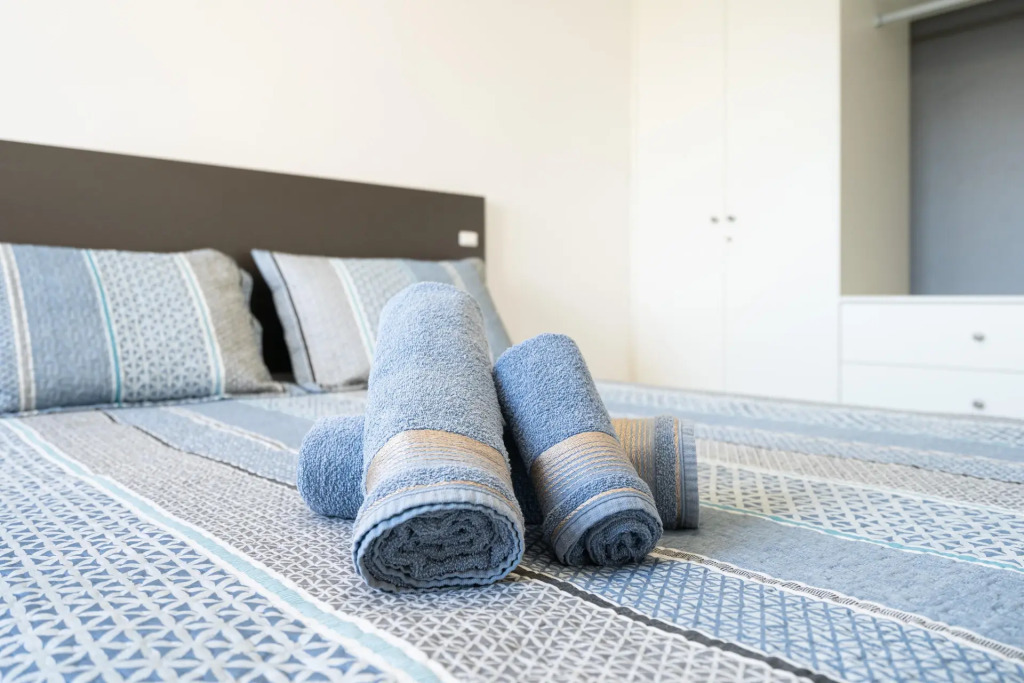 Apartamentos em Bal Piçarras 150M DA PRAIA com Sacada Wi Fi, Piscina, Portaria 24h, Playground e vaga de GARAGEM