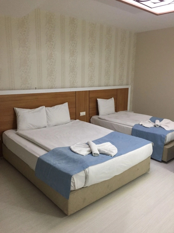 Es Hotel