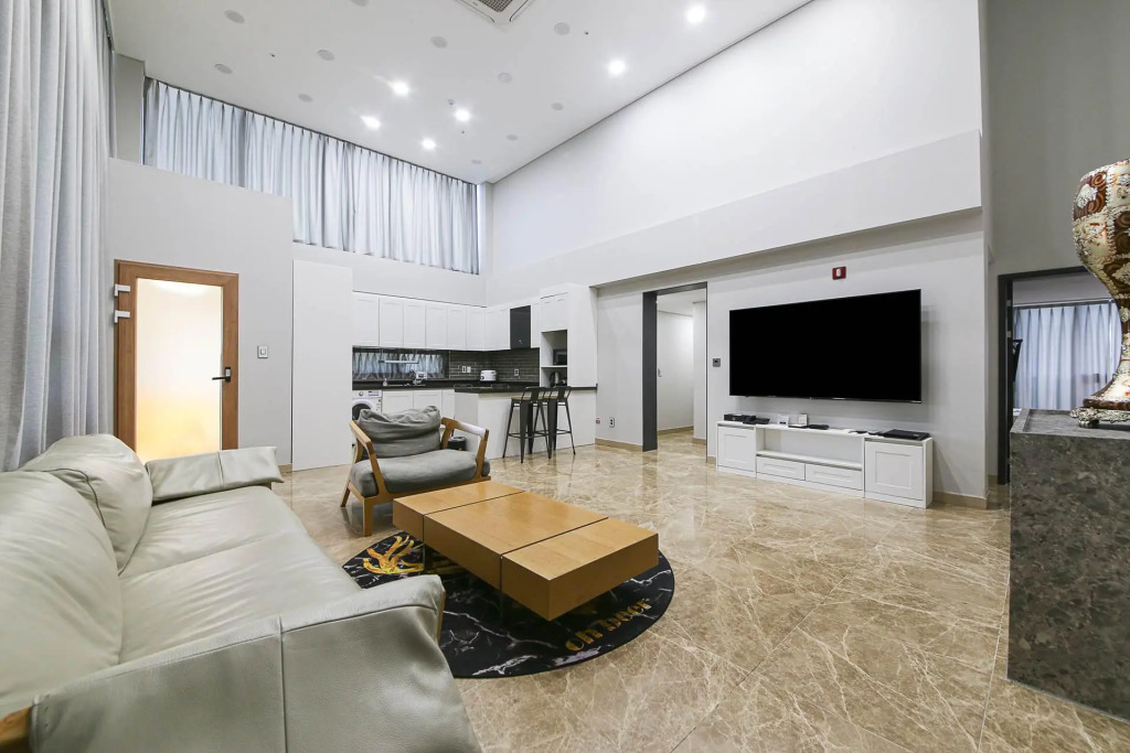 R B Business Hotel