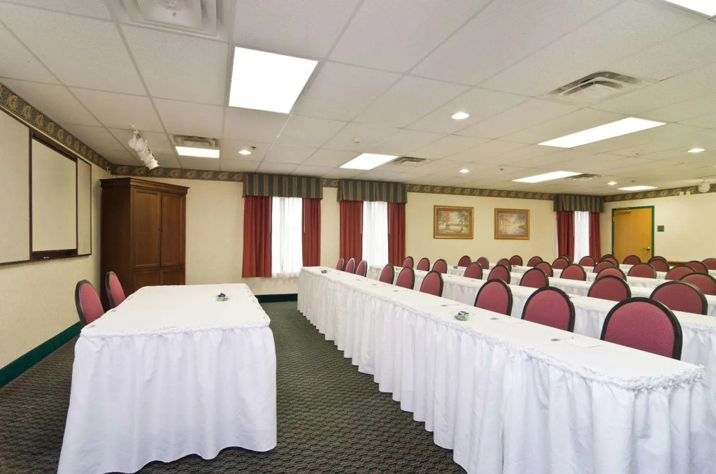 Spark By Hilton Newcomerstown