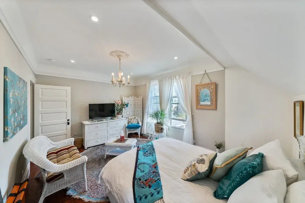 San Francisco Retreat Just Steps From Golden Gate Park And Ocean Beach! 3 Bedroom Home by RedAwning
