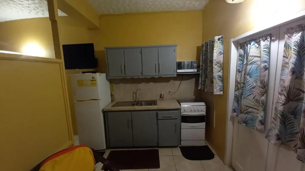 Wallace Holiday Apartments