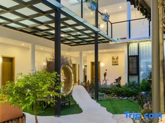 Jiuge Light Luxury Homestay(Dali Old City Erhai Store)