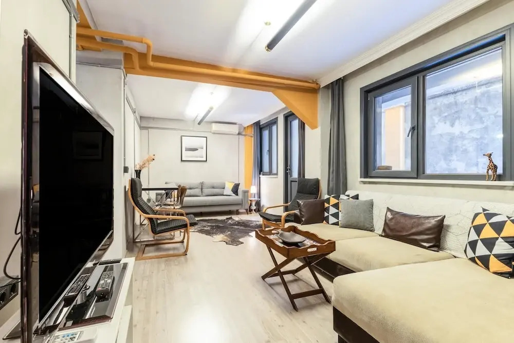 Contemporary And Stylish Flat In Sisli
