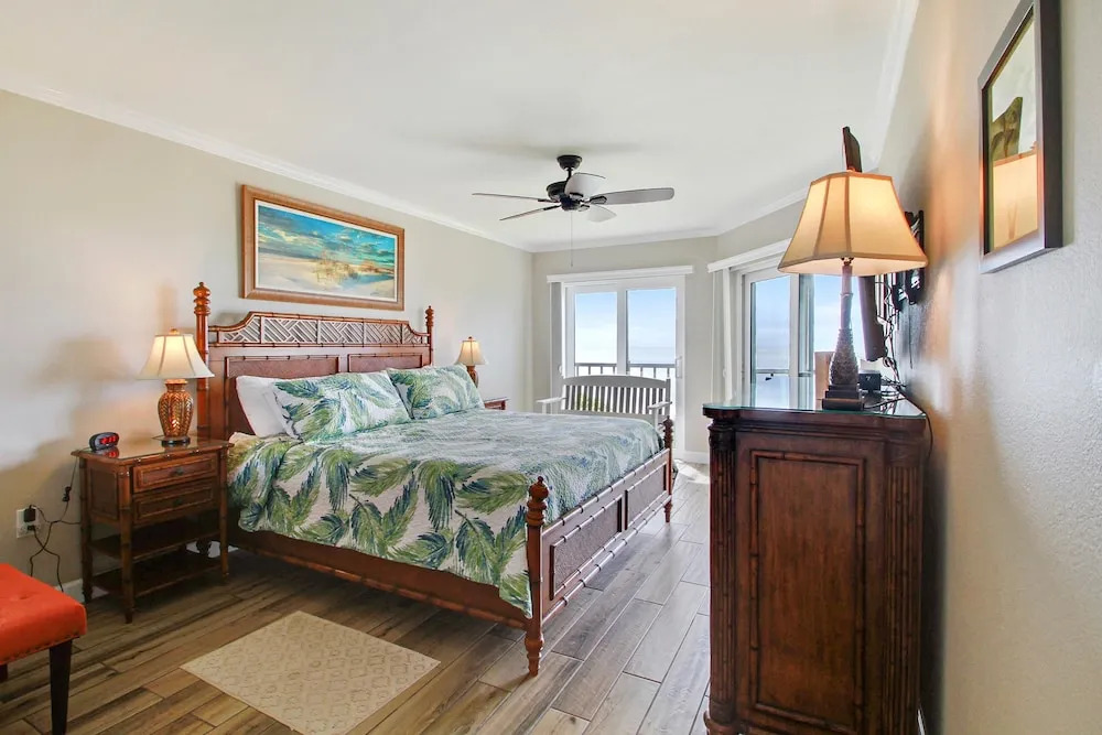 Land's End 405 Building 11 TOP Floor/beachfront Condo