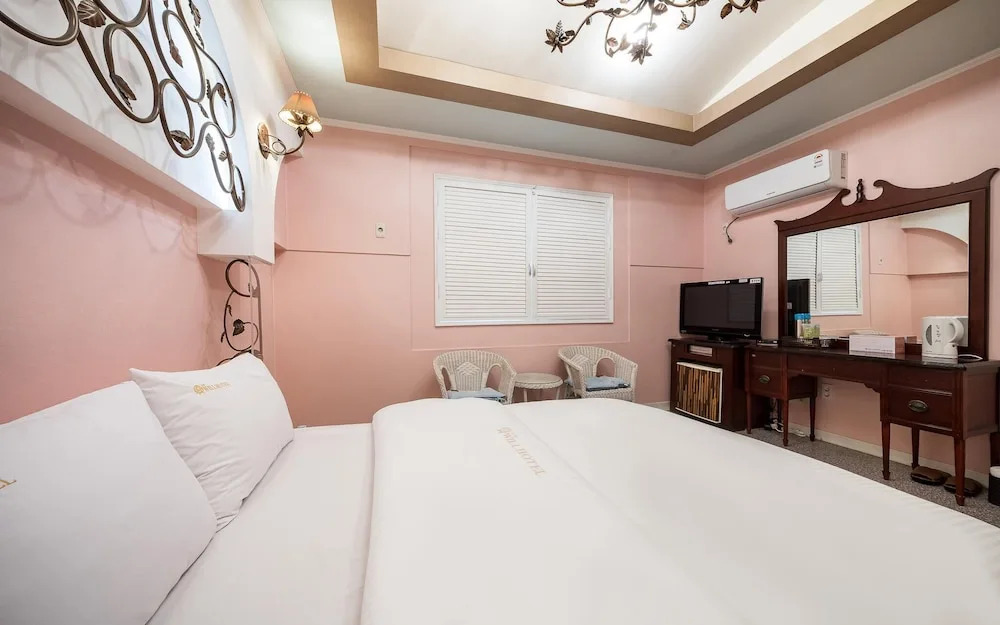 Song-Jeong Bay Hotel