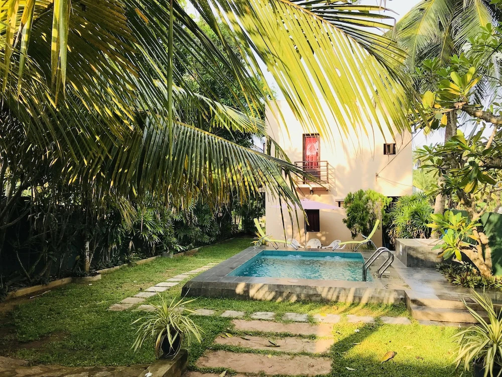 Sri Beach Bungalows And Villa