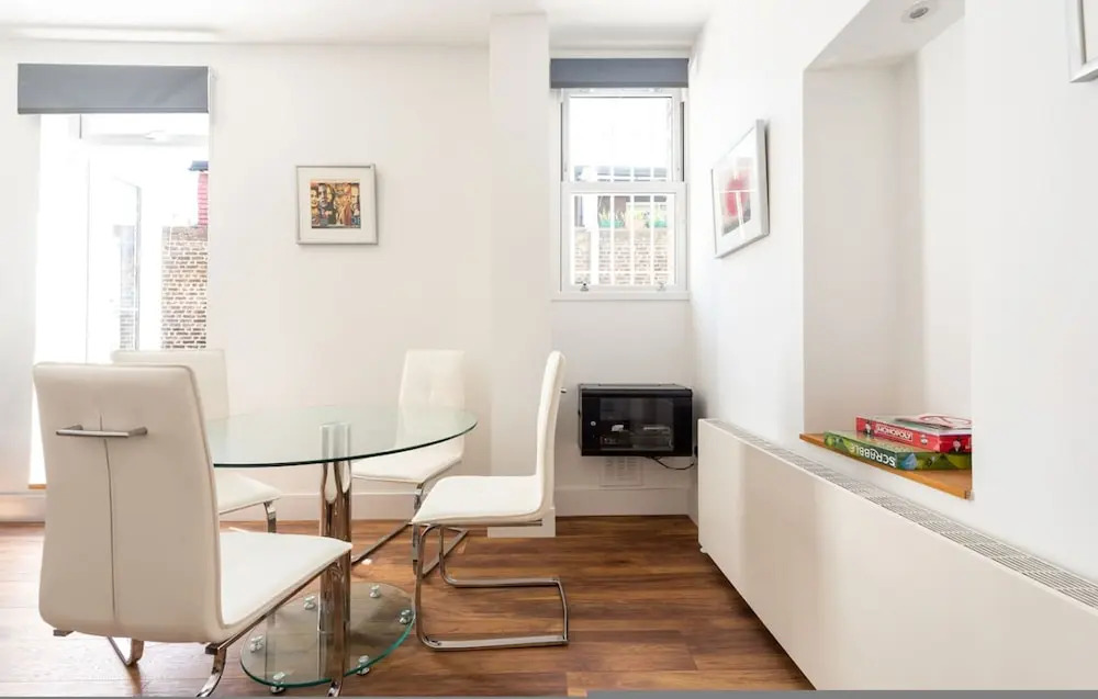 Trendy Paddington Flat SS1