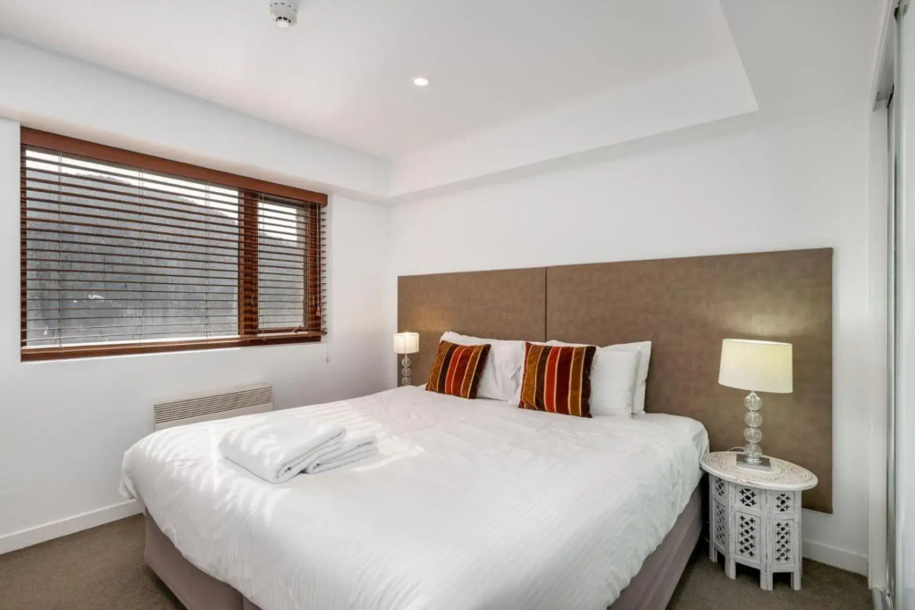 Elevation 3 bedroom with gas fire and spectacular views