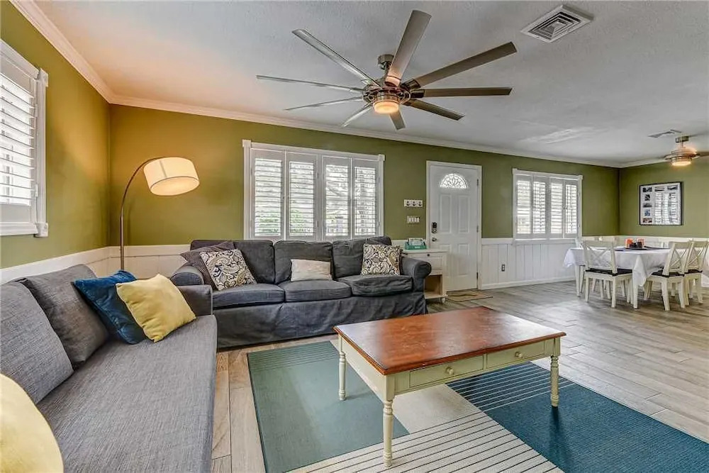 Summertime Sanctuary, Private Pool, 3 Bedrooms, Sleeps 8