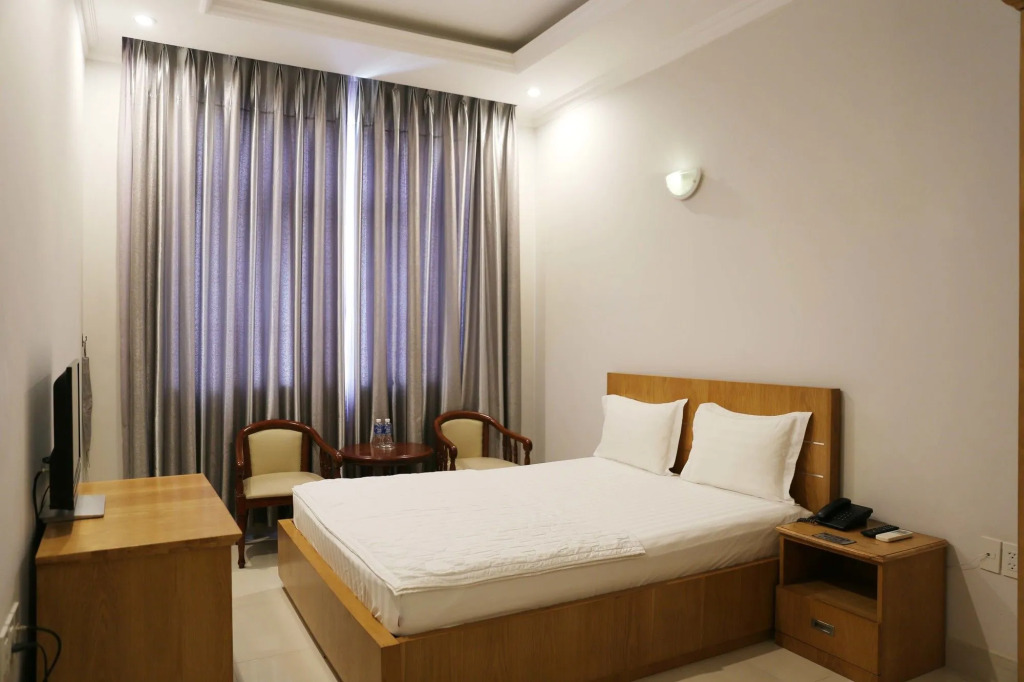 Bin Bin Hotel 2 - Near Him Lam D7
