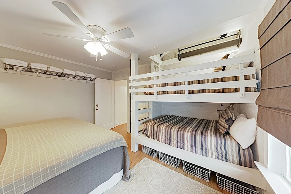 Updated West North Inn, Walk To Schlitterbahn 3 Bedroom Home