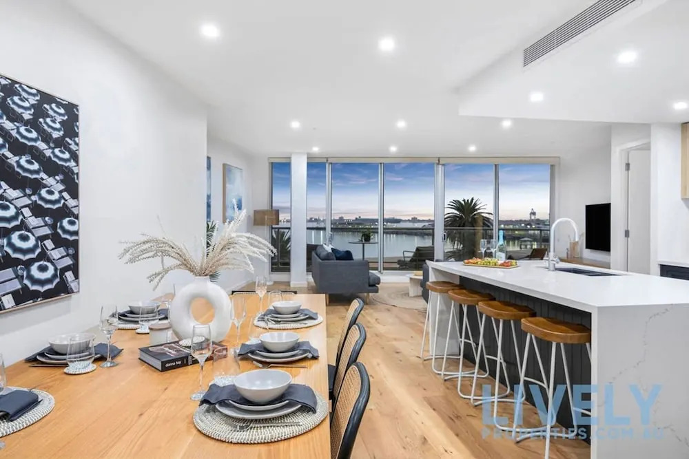 Beach Street Luxury 3 Bed With Beach Bay Views