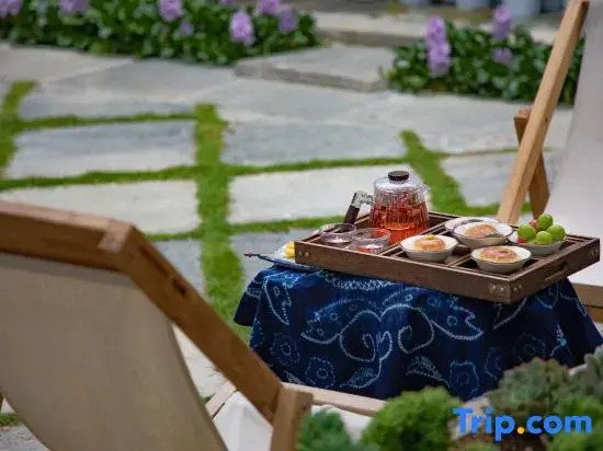 Manyun Ting Bai Ethnic Centennial Courtyard Designer Meisu