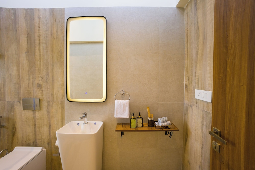 ELIVAAS Antarmann Casa Ember 2BHK