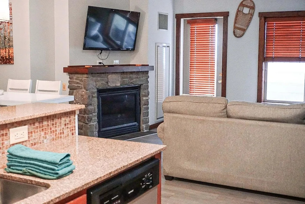 Soaring Eagle # 216 2 Bedrooms, 2 Full Baths:slopeside, Hot Tubs, Underground Parking