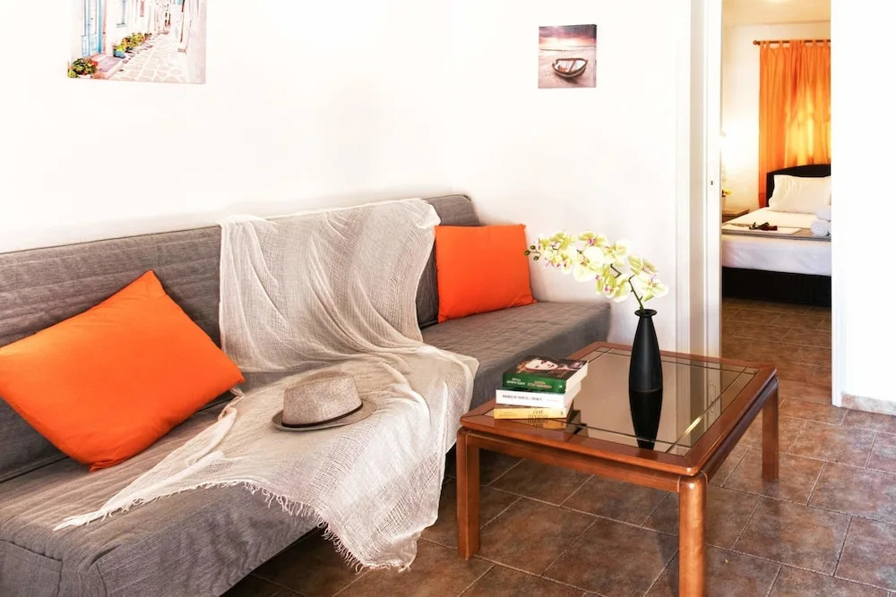 Del Sol Suites