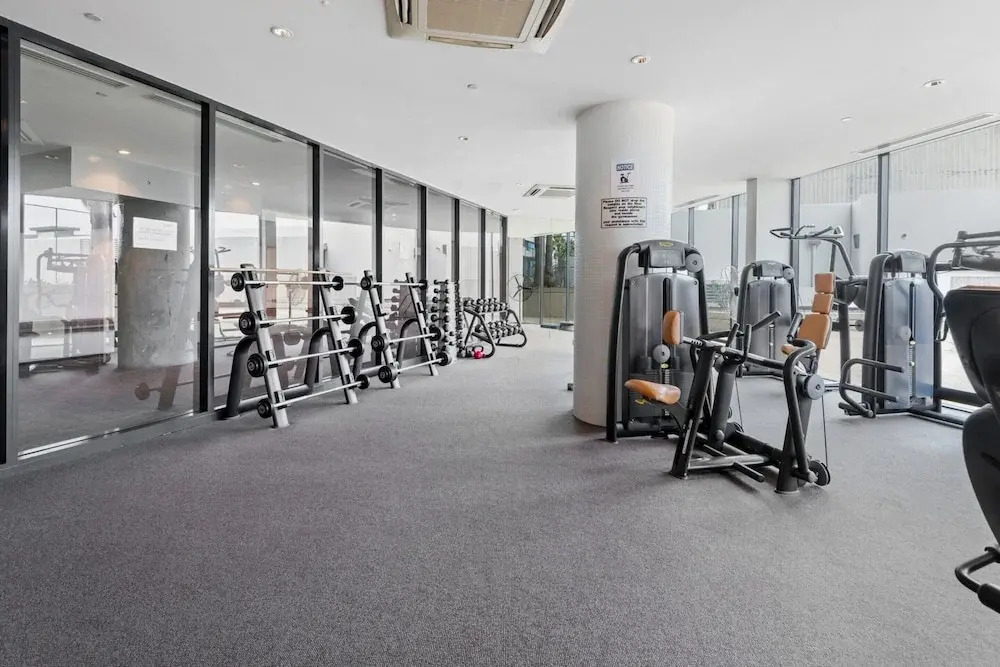2-bed, 500m From The Beach With Pool, Gym & Sauna