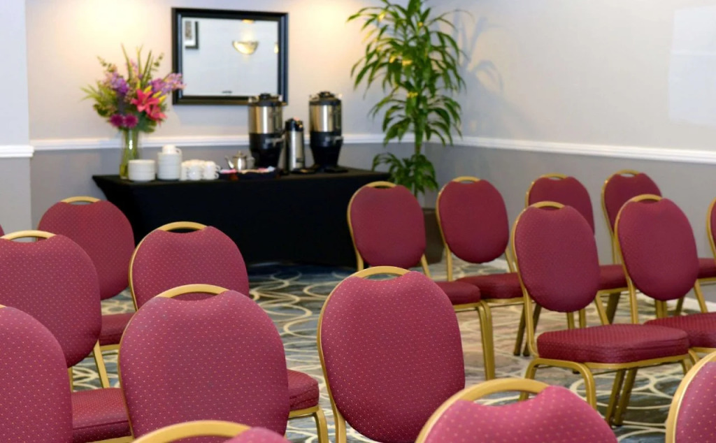 Best Western Plus Grosvenor Airport Hotel